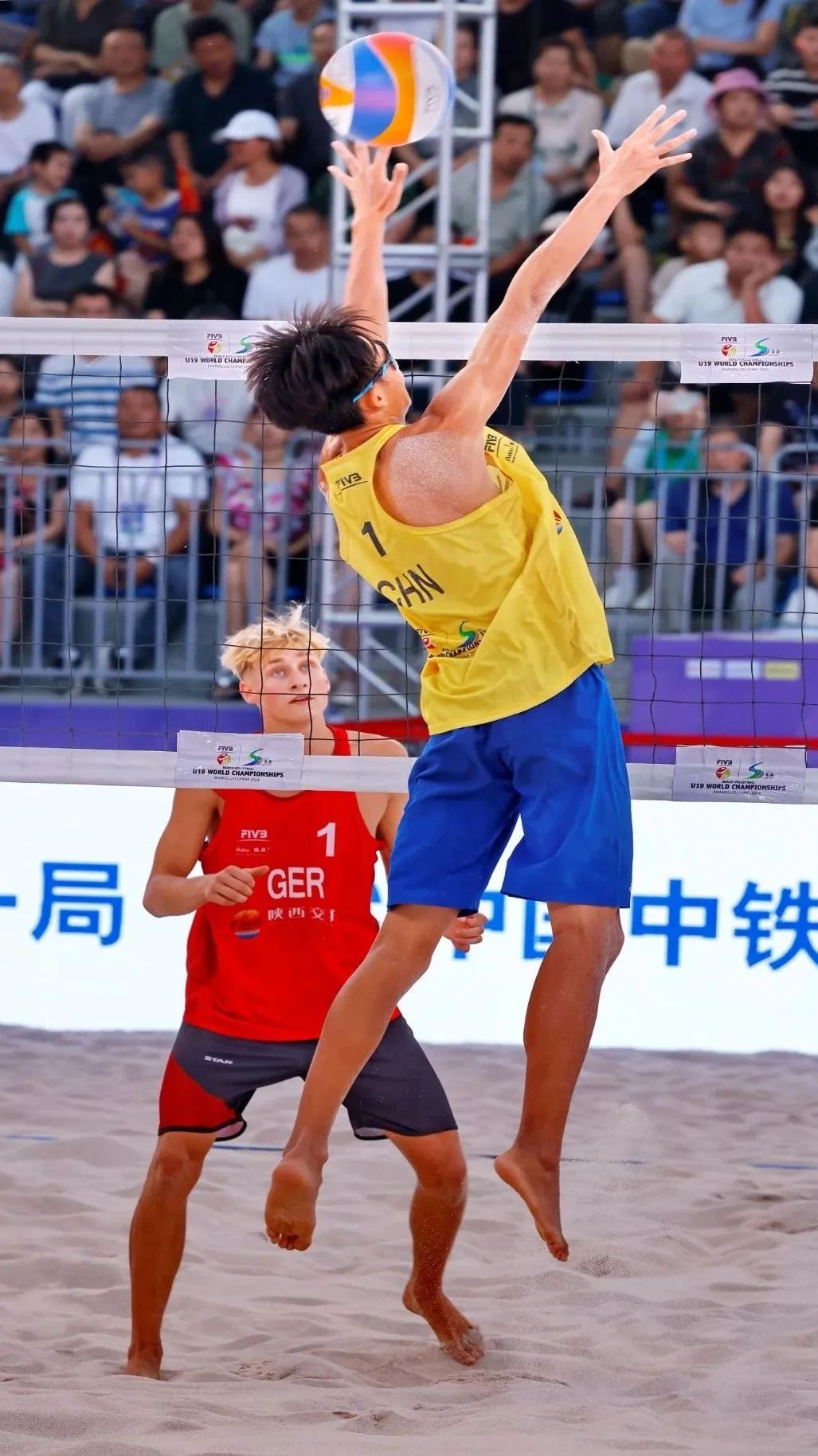 关于球员技术精湛，赛场激烈比拼如火如荼的信息